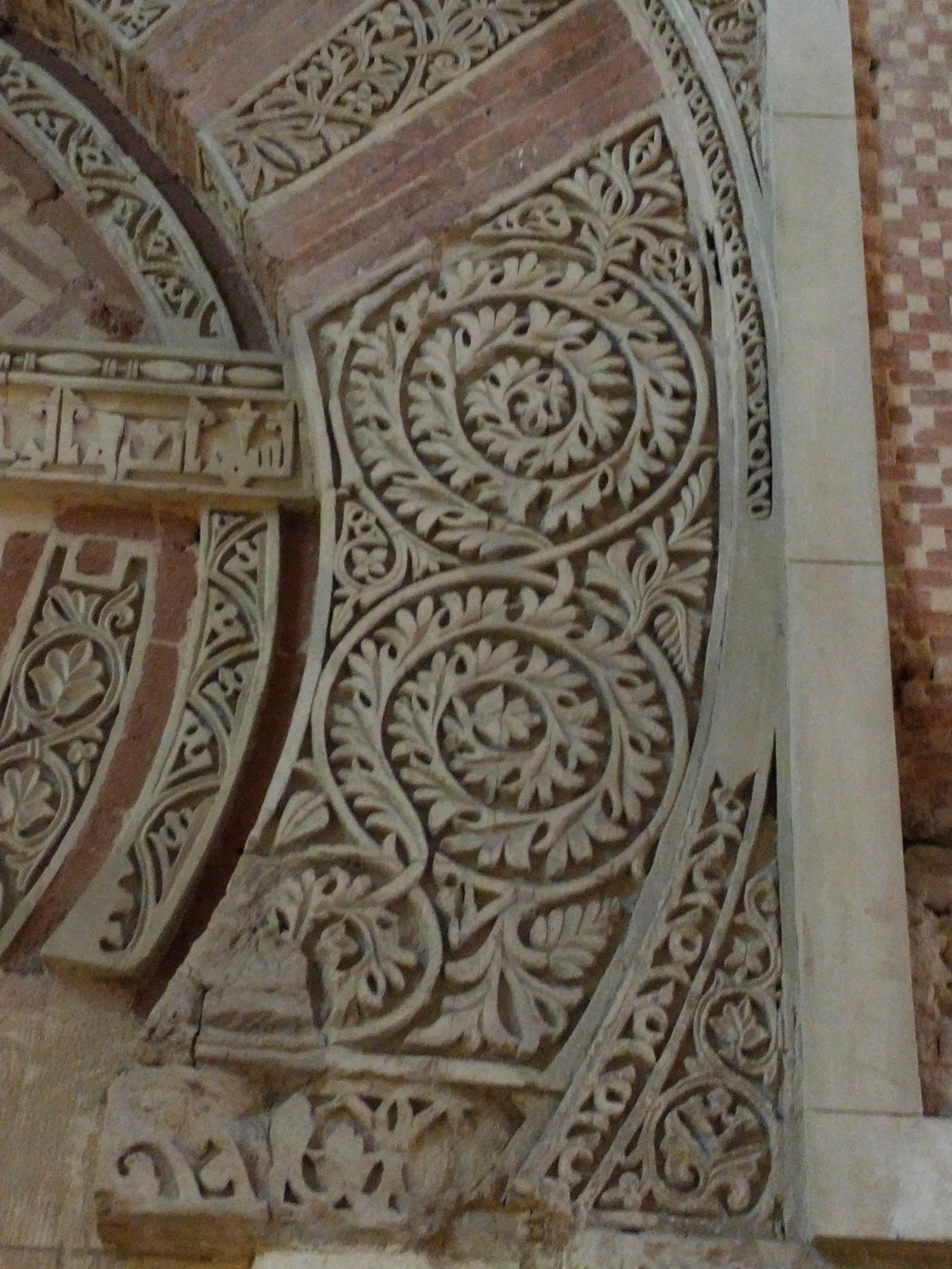 Mezquita carved door detail small file